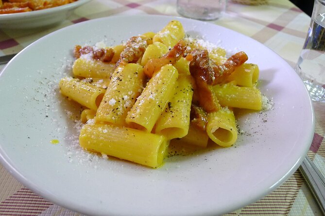 Trastevere and Jewish Ghetto Food and Wine Tour - Antico Quartiere Ebraico, Carciofo alla Giudia in the Right Setting