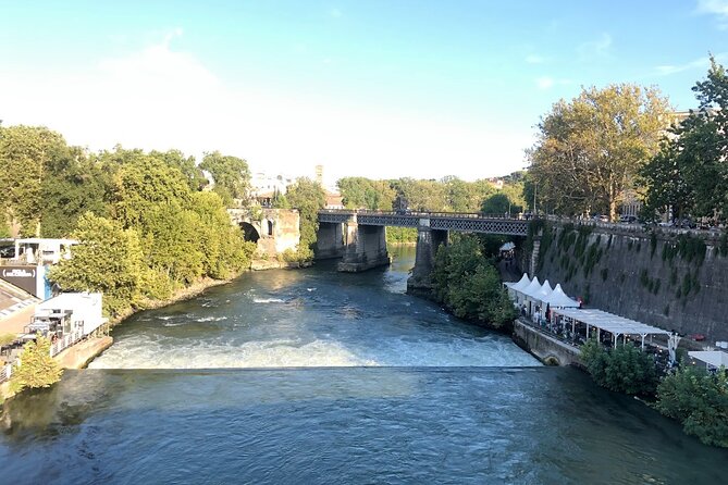 Trastevere Like a Local Food Tour with 7+ Food Tastings & Wines - Stop 1, Ponte Fabricio and a very Roman story about medicine