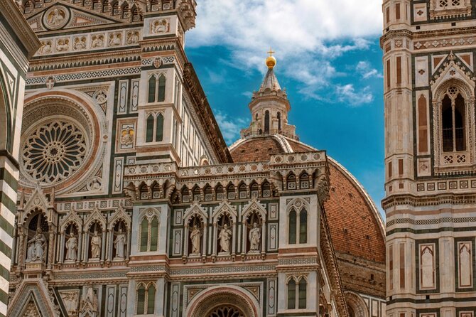 Tuscany Comfort Day Tour from Rome with Wine & Lunch - Time in San Gimignano: Towers, Gelato, and a Walk With a Local