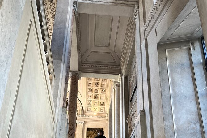 Vatican and Sistine Chapel Semi-Private Guided Tour - Guide quality in small groups, with real examples like Roberta