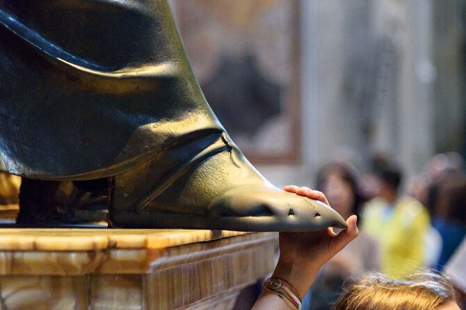 Vatican and Vatacombs Tour: Treasures of the Sistine Chapel - St. Peter’s Basilica for 1 hour: the meaning and the logistics
