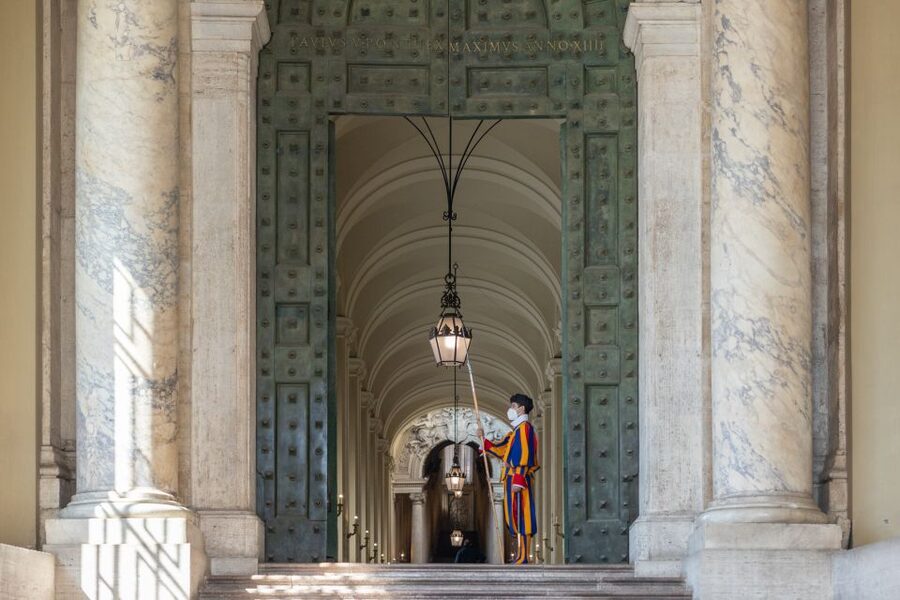 Vatican City: Papal Audience, Sistine Chapel, & Vatican Tour - Where you meet and what you carry (and what you do not)