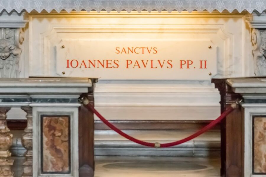 Vatican City: Skip-the-Line Vatican Museums & Sistine Chapel - Comfort, heat, and pacing tips that actually help