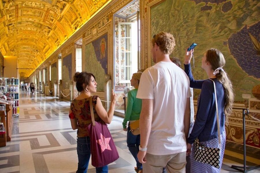 Vatican: Early Entry to Museums, Sistine Chapel & St Peter's - Small group pacing: why the cap matters