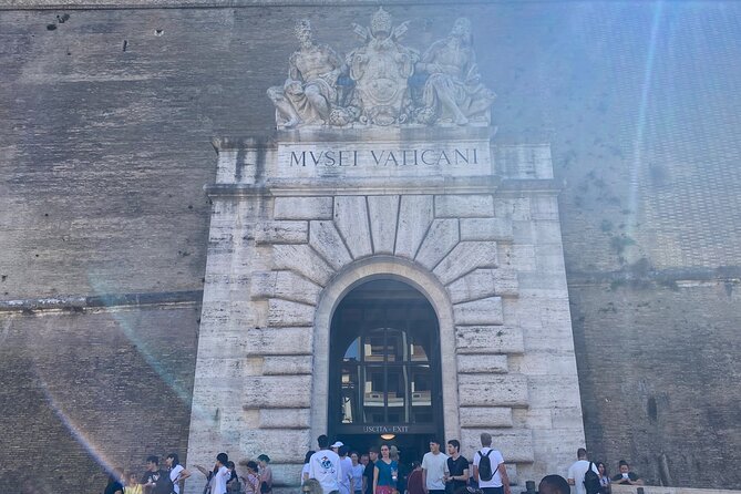 Vatican Early Tour: Museums & Sistine Chapel Guided Tour - Vatican Museums in about 90 minutes: the route that actually makes sense