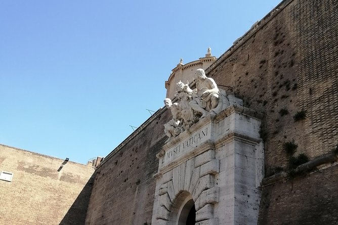 Vatican museum's & Sistine Chapel Reserved Entrance - Guide versus no-guide: what you should expect when nobody narrates