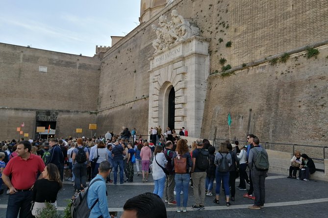 Vatican museum's & Sistine Chapel Reserved Entrance - Crowds and comfort: why even cold months can feel packed
