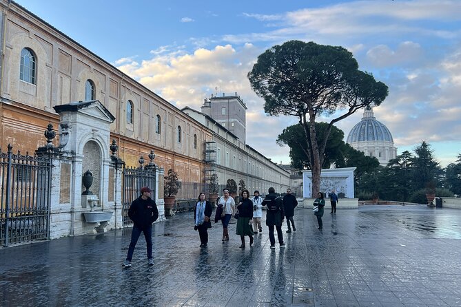 Vatican Museums Alone: Semi-Private Early Entry Tour & Breakfast - Stanze di Raffaello: quiet access to Raphael’s top-tier storytelling