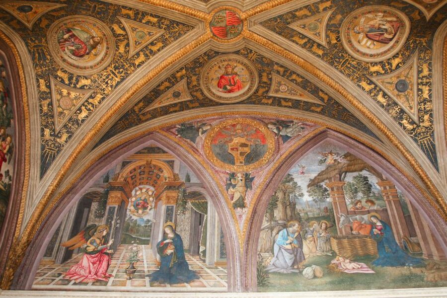 Vatican: Museums Sistine Chapel & St. Peter's Basilica Tour - Entering the Vatican fast at Viale Vaticano 100