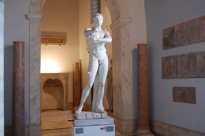 Vatican, Sistine Chapel Skip the Line Tour & Basilica Tour - Cortile della Pigna: A Breather in the Middle of the Circuit