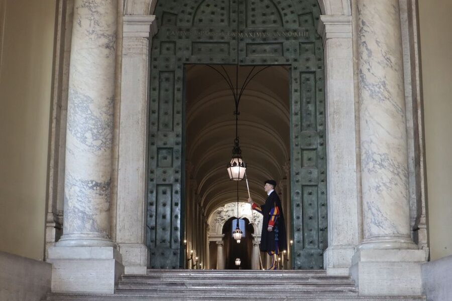 Vatican: St.Peter's Basilica & Dome - Reserved Entry & Tour - Pietà and basilica details: how the guide makes it make sense