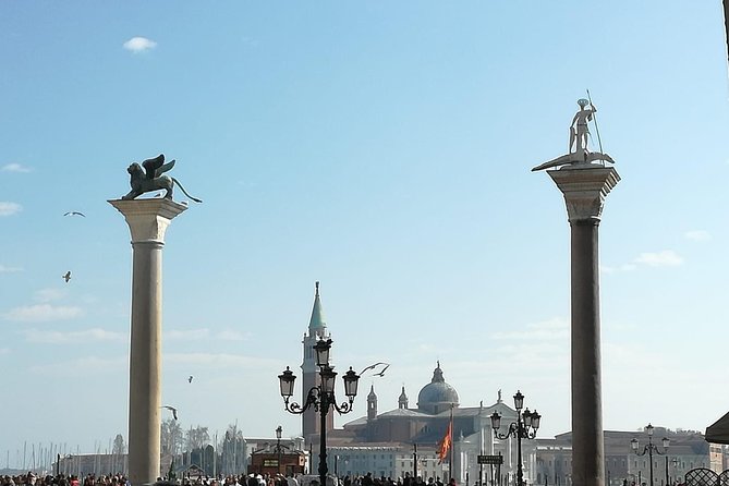Venice by Train from Rome: Enjoy a Private Day Tour Experience - Rialto Bridge and Market: A Short Walk With Big Payoff