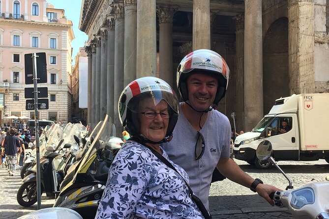Vespa Primavera 125 cc Rental at Rome 24 ore - Rome limited-traffic zones: real freedom, with one important boundary
