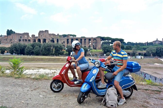 Vespa Primavera 125 cc Rental at Rome 24 ore - Scooter practicality: the Primavera 125 feels right for a city day