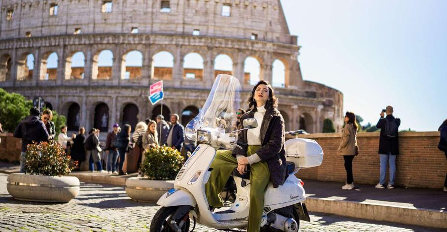 Vespa scooter tour in Rome with Pro-Photographer - Colosseum Photo Stop: How They Aim for Better Light