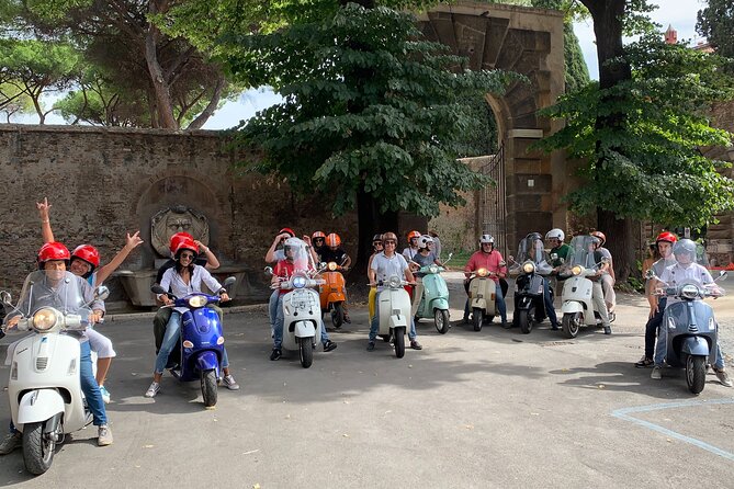 Vespa Tour in Rome Driven by Us with Optional Pick Up - Piazza Navona stop: photos first, context second