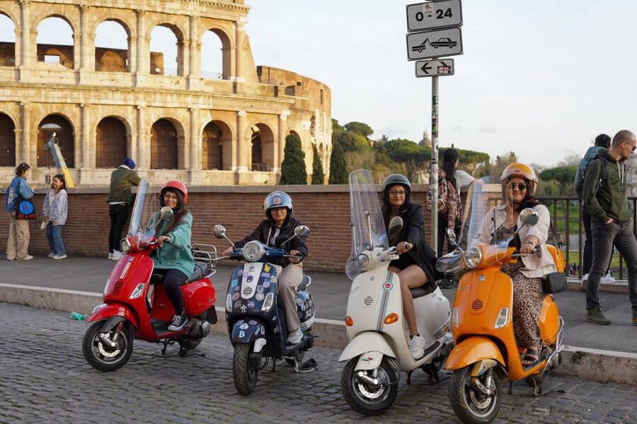 Vespa tour with Professional Photoshoot - Meeting at Cafe Roma, then rolling to the Colosseum