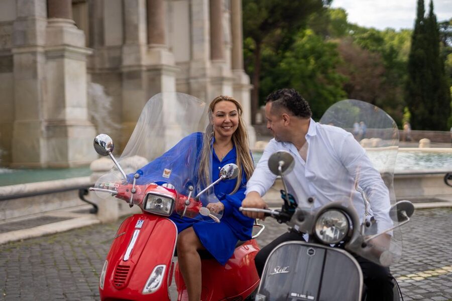 Vespa tour with Professional Photoshoot - Colosseum photo stop, how you get great shots fast