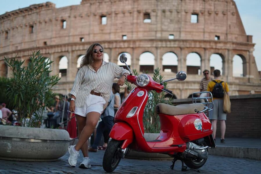 Vespa - Wine and Photo Tour in Rome - A 90-minute Rome ride built around photos and wine